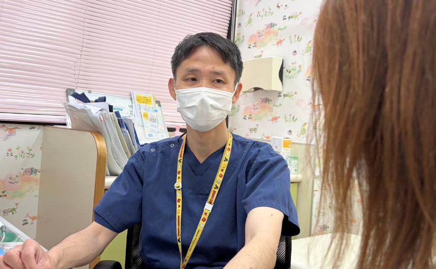 市立貝塚病院 小児科部長 山﨑晃嗣先生の診察風景