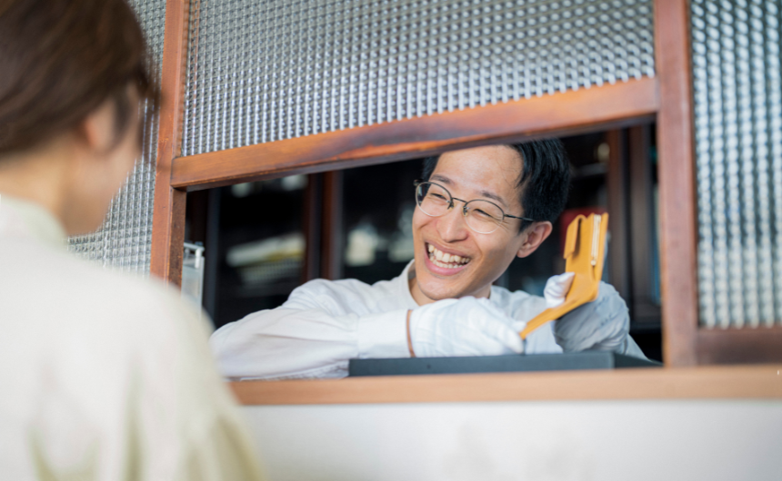 安心感のある接客を心がける柳生健二郎さん